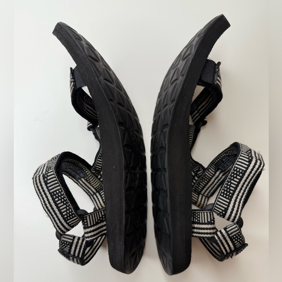 Teva Original Universal Sport Sandals Women’s 7 Black and White Geometric Print - Picture 14 of 15